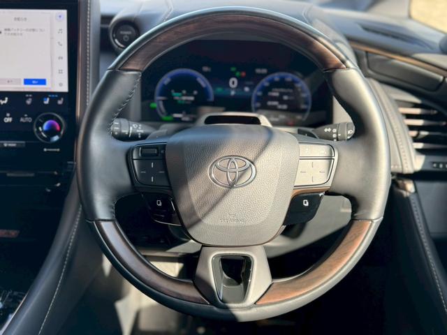 アルファードハイブリッド Ｚ　ワンオーナー　両側Ｐスラ　ムーンルーフ　革シート　ＴＳＳ　ＢＳＭ　パノラミックビューＭ　シートＨ＆ベンチレーション　デジタルインナーＭ　前後ドラレコ　３眼ＬＥＤヘッドランプ　電動ロールサンシェード（61枚目）