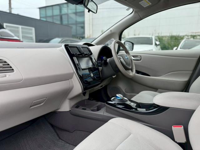 リーフ X(30kwh) 電気自動車 12セグ 前席シートヒーター ステアリングヒーター 充電コード有 ビルトインETC 純正ナビ フルセグTV オートクルーズコントロール Bluetooth接続 プッシュスタート(4枚目)