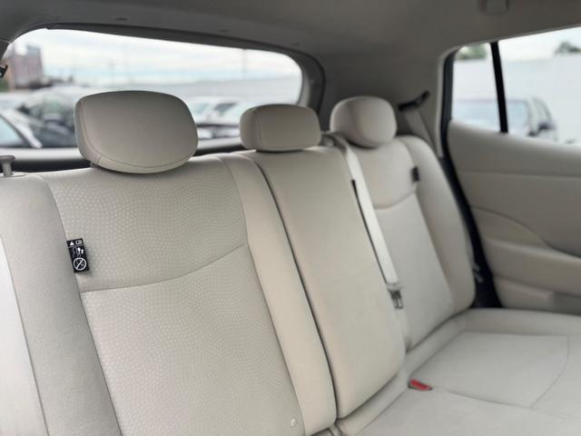 リーフ X(30kwh) 電気自動車 12セグ 前席シートヒーター ステアリングヒーター 充電コード有 ビルトインETC 純正ナビ フルセグTV オートクルーズコントロール Bluetooth接続 プッシュスタート(6枚目)