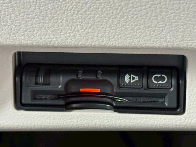 リーフ X(30kwh) 電気自動車 12セグ 前席シートヒーター ステアリングヒーター 充電コード有 ビルトインETC 純正ナビ フルセグTV オートクルーズコントロール Bluetooth接続 プッシュスタート(18枚目)