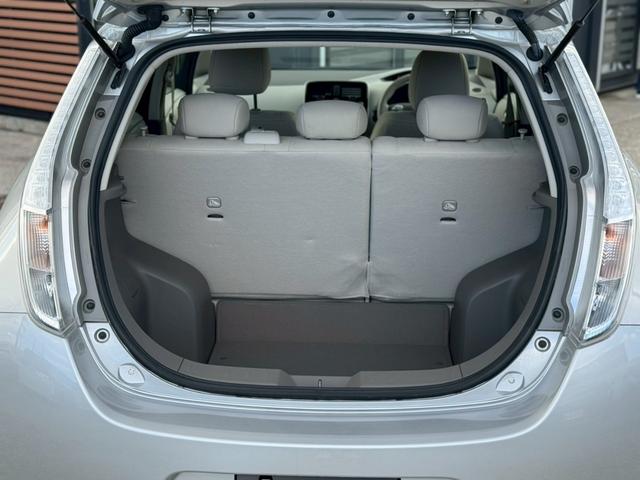 リーフ X(30kwh) 電気自動車 12セグ 前席シートヒーター ステアリングヒーター 充電コード有 ビルトインETC 純正ナビ フルセグTV オートクルーズコントロール Bluetooth接続 プッシュスタート(26枚目)
