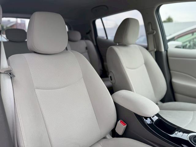 リーフ X(30kwh) 電気自動車 12セグ 前席シートヒーター ステアリングヒーター 充電コード有 ビルトインETC 純正ナビ フルセグTV オートクルーズコントロール Bluetooth接続 プッシュスタート(28枚目)