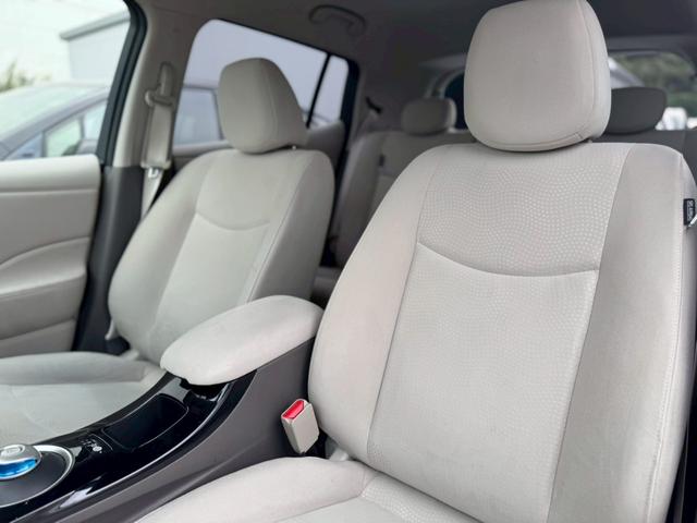 リーフ X(30kwh) 電気自動車 12セグ 前席シートヒーター ステアリングヒーター 充電コード有 ビルトインETC 純正ナビ フルセグTV オートクルーズコントロール Bluetooth接続 プッシュスタート(29枚目)