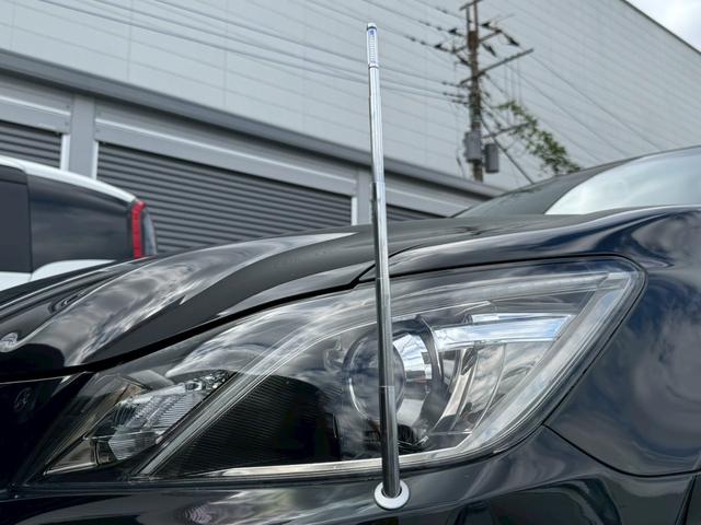 クラウンハイブリッド 　コーナーポール　ドライブレコーダー　シートヒーター　Ｐシート　フルセグＴＶ　純正１８インチアルミホイール　純正ナビ　Ｂカメラ　Ｂｌｕｅｔｏｏｔｈ接続　ＵＳＢ接続　ビルトインＥＴＣ　イージークローザー（14枚目）