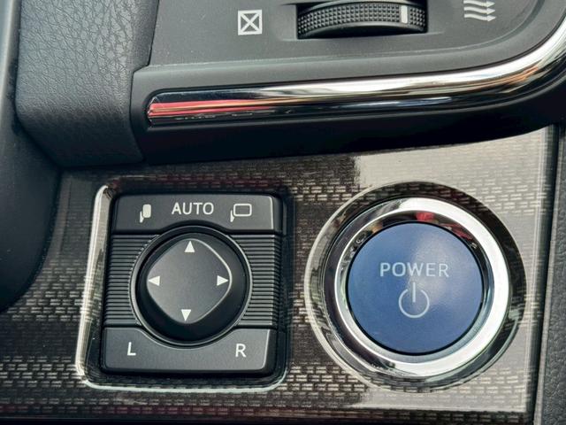 クラウンハイブリッド 　コーナーポール　ドライブレコーダー　シートヒーター　Ｐシート　フルセグＴＶ　純正１８インチアルミホイール　純正ナビ　Ｂカメラ　Ｂｌｕｅｔｏｏｔｈ接続　ＵＳＢ接続　ビルトインＥＴＣ　イージークローザー（19枚目）