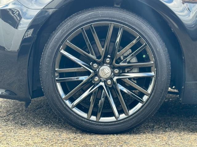 クラウンハイブリッド 　コーナーポール　ドライブレコーダー　シートヒーター　Ｐシート　フルセグＴＶ　純正１８インチアルミホイール　純正ナビ　Ｂカメラ　Ｂｌｕｅｔｏｏｔｈ接続　ＵＳＢ接続　ビルトインＥＴＣ　イージークローザー（22枚目）