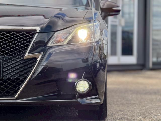 クラウンハイブリッド 　コーナーポール　ドライブレコーダー　シートヒーター　Ｐシート　フルセグＴＶ　純正１８インチアルミホイール　純正ナビ　Ｂカメラ　Ｂｌｕｅｔｏｏｔｈ接続　ＵＳＢ接続　ビルトインＥＴＣ　イージークローザー（23枚目）