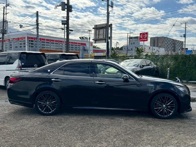 クラウンハイブリッド 　コーナーポール　ドライブレコーダー　シートヒーター　Ｐシート　フルセグＴＶ　純正１８インチアルミホイール　純正ナビ　Ｂカメラ　Ｂｌｕｅｔｏｏｔｈ接続　ＵＳＢ接続　ビルトインＥＴＣ　イージークローザー（28枚目）