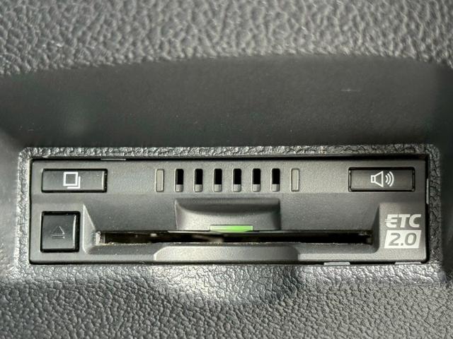 プリウス Ａ　モデリスタ（Ｆ・Ｓ・ＬＥＤデイライト）ＴＲＤ（Ｒ・ＲＳ・Ｆガーニッシュ・マフラー）デジタルインナーミラー　ＴＳＳ　ＢＳＭ　Ｐシート　純正９インチフルセグナビ　ＥＴＣ２．０　社外１７インチＡＷ　Ｃソナー（16枚目）