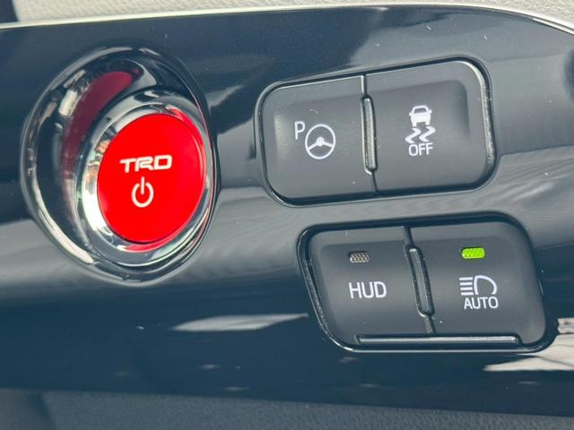 プリウス Ａ　モデリスタ（Ｆ・Ｓ・ＬＥＤデイライト）ＴＲＤ（Ｒ・ＲＳ・Ｆガーニッシュ・マフラー）デジタルインナーミラー　ＴＳＳ　ＢＳＭ　Ｐシート　純正９インチフルセグナビ　ＥＴＣ２．０　社外１７インチＡＷ　Ｃソナー（17枚目）