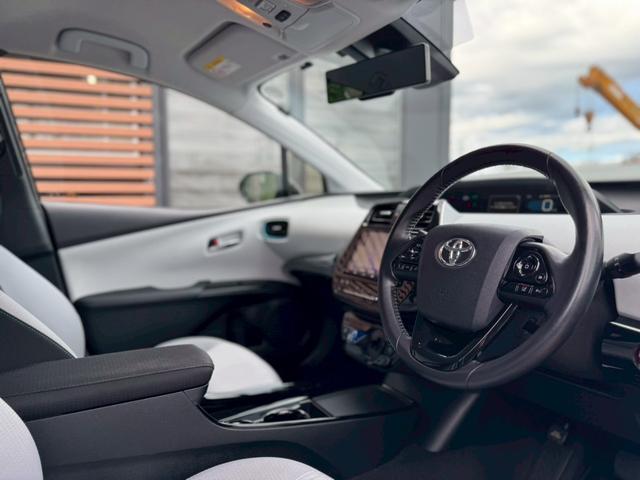 プリウス Ａ　モデリスタ（Ｆ・Ｓ・ＬＥＤデイライト）ＴＲＤ（Ｒ・ＲＳ・Ｆガーニッシュ・マフラー）デジタルインナーミラー　ＴＳＳ　ＢＳＭ　Ｐシート　純正９インチフルセグナビ　ＥＴＣ２．０　社外１７インチＡＷ　Ｃソナー（31枚目）