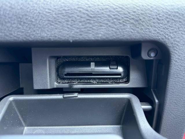 セレナ ハイウェイスター　プロパイロット　両側パワースライドドア　デジタルインナーミラー　アラウンドビューモニター　ＬＥＤヘッドライト＆フォグ　純正１６インチＡＷ　Ｂｌｕｅｔｏｏｔｈ接続　後席ロールサンシェード　バックモニター（12枚目）