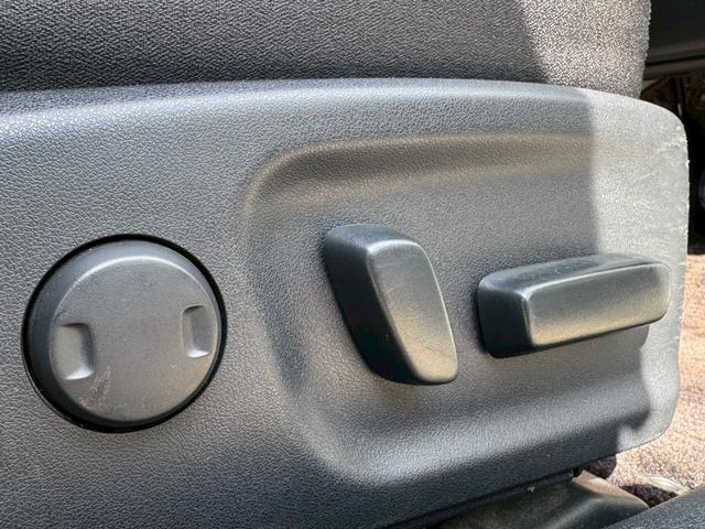 クラウンハイブリッド アスリートS サンルーフ 前席パワーシート シートヒーター 純正ナビ 純正18インチAW クルーズコントロール バックカメラ ドライブレコーダー クリアランスソナー ビルトインETC HIDヘッドライト&フォグ(9枚目)