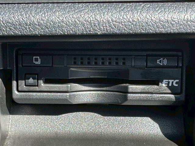 クラウンハイブリッド アスリートS サンルーフ 前席パワーシート シートヒーター 純正ナビ 純正18インチAW クルーズコントロール バックカメラ ドライブレコーダー クリアランスソナー ビルトインETC HIDヘッドライト&フォグ(13枚目)