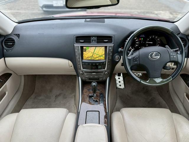 ＩＳ ＩＳ２５０Ｃ　バージョンＬ　電動開閉式メタルトップ　シートヒーター＆ベンチレーション　前席メモリーパワーシート　クルーズコントロール　プッシュスタート　ビルトインＥＴＣ　Ｂカメラ　Ｂｌｕｅｔｏｏｔｈ接続　純正ナビ　純正ＡＷ（2枚目）