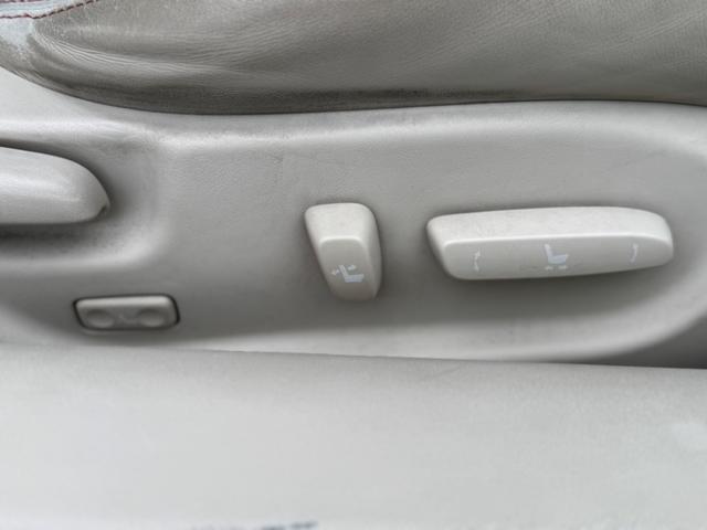 ＩＳ ＩＳ２５０Ｃ　バージョンＬ　電動開閉式メタルトップ　シートヒーター＆ベンチレーション　前席メモリーパワーシート　クルーズコントロール　プッシュスタート　ビルトインＥＴＣ　Ｂカメラ　Ｂｌｕｅｔｏｏｔｈ接続　純正ナビ　純正ＡＷ（17枚目）