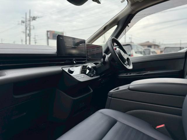 セレナ e-パワー ルキシオン 革シート プロパイロット インテリジェントルームM アラウンドビューM シートH HUD BSM ETC2.0 純正16インチAW LEDヘッドライト&フォグ Bluetooth フルセグTV(2枚目)