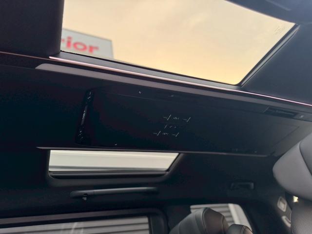 アルファード Ｚ　左右独立ムーンルーフ　ユニバーサルステップ　前席シートＨ＆ベンチレーション　両側Ｐスライド　革シート　ＨＵＤ　ＴＳＳ　ＢＳＭ　デジタルインナーＭ　後席電動ロールサンシェード　純正１４インチフルセグナビ（9枚目）