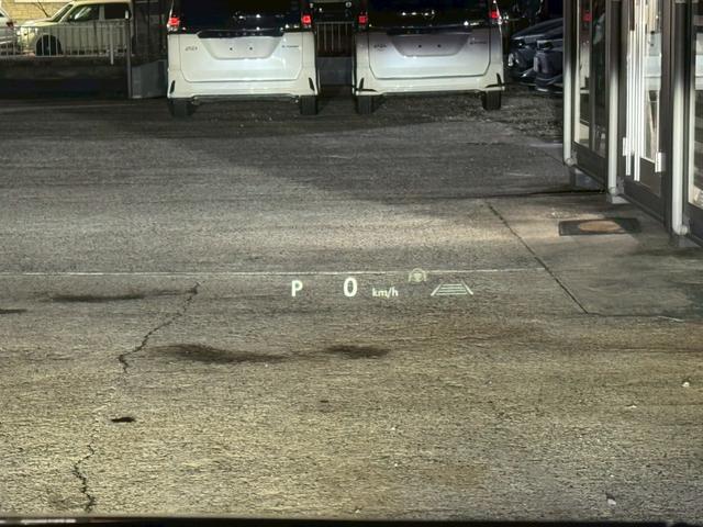 アルファード Ｚ　左右独立ムーンルーフ　ユニバーサルステップ　前席シートＨ＆ベンチレーション　両側Ｐスライド　革シート　ＨＵＤ　ＴＳＳ　ＢＳＭ　デジタルインナーＭ　後席電動ロールサンシェード　純正１４インチフルセグナビ（12枚目）