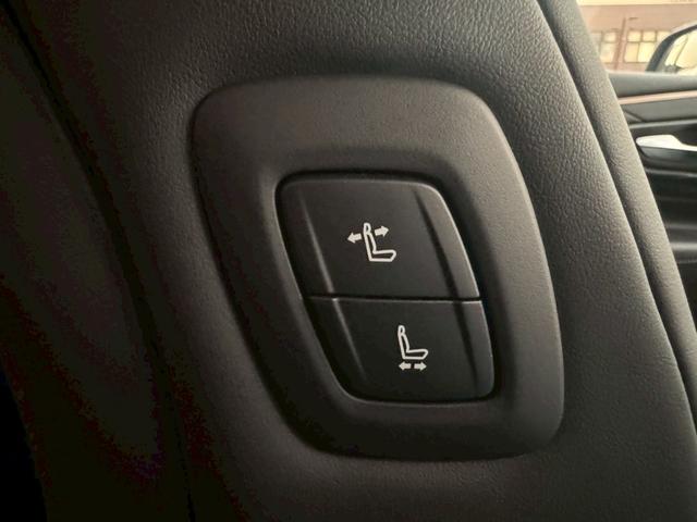 アルファード Ｚ　左右独立ムーンルーフ　ユニバーサルステップ　前席シートＨ＆ベンチレーション　両側Ｐスライド　革シート　ＨＵＤ　ＴＳＳ　ＢＳＭ　デジタルインナーＭ　後席電動ロールサンシェード　純正１４インチフルセグナビ（26枚目）