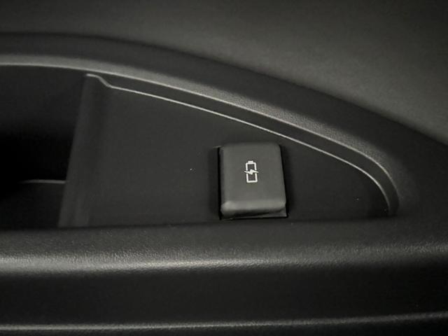 アルファード Ｚ　左右独立ムーンルーフ　ユニバーサルステップ　前席シートＨ＆ベンチレーション　両側Ｐスライド　革シート　ＨＵＤ　ＴＳＳ　ＢＳＭ　デジタルインナーＭ　後席電動ロールサンシェード　純正１４インチフルセグナビ（35枚目）