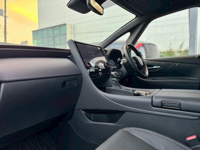 アルファード Ｚ　左右独立ムーンルーフ　ユニバーサルステップ　前席シートＨ＆ベンチレーション　両側Ｐスライド　革シート　ＨＵＤ　ＴＳＳ　ＢＳＭ　デジタルインナーＭ　後席電動ロールサンシェード　純正１４インチフルセグナビ（51枚目）