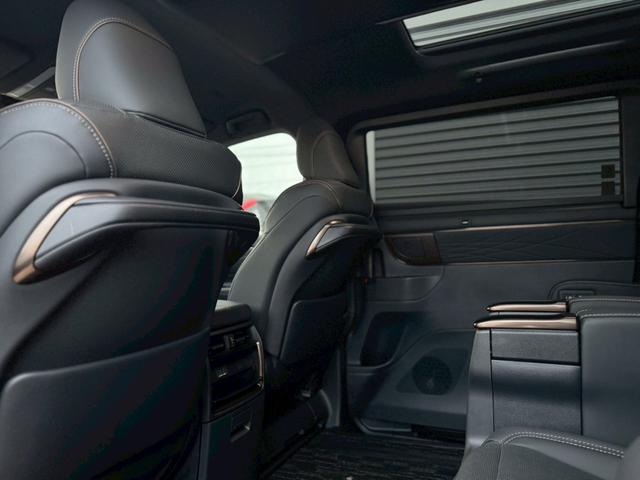 アルファード Ｚ　左右独立ムーンルーフ　ユニバーサルステップ　前席シートＨ＆ベンチレーション　両側Ｐスライド　革シート　ＨＵＤ　ＴＳＳ　ＢＳＭ　デジタルインナーＭ　後席電動ロールサンシェード　純正１４インチフルセグナビ（56枚目）