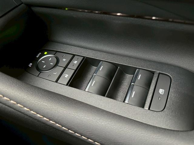 アルファード Ｚ　左右独立ムーンルーフ　ユニバーサルステップ　前席シートＨ＆ベンチレーション　両側Ｐスライド　革シート　ＨＵＤ　ＴＳＳ　ＢＳＭ　デジタルインナーＭ　後席電動ロールサンシェード　純正１４インチフルセグナビ（61枚目）