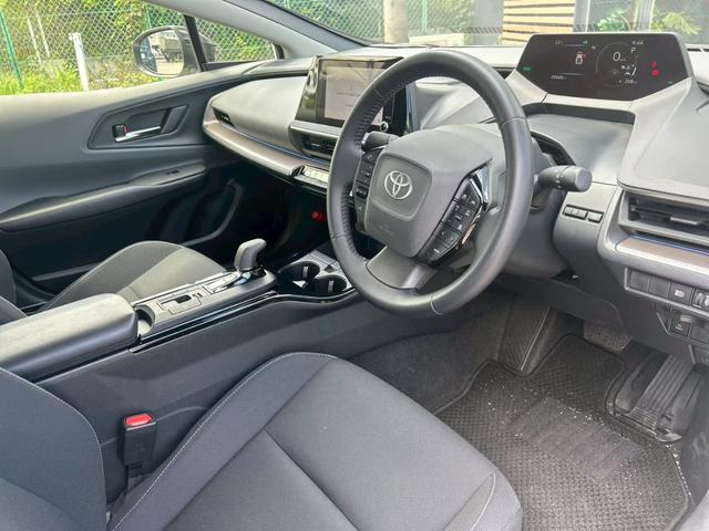 プリウス G 純正8型ディスプレイ 雹害 ナビ トヨタセーフティセンス レーダークルーズコントロール バックカメラ クリアランスソナー シートヒーター BSM PKSB ETC 純正19インチアルミホイール LED(4枚目)