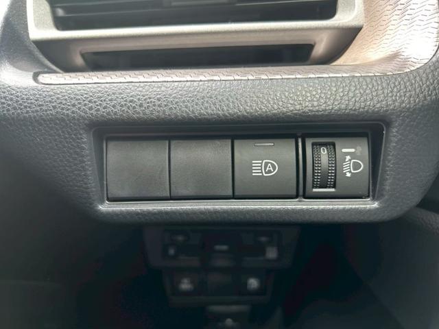 プリウス G 純正8型ディスプレイ 雹害 ナビ トヨタセーフティセンス レーダークルーズコントロール バックカメラ クリアランスソナー シートヒーター BSM PKSB ETC 純正19インチアルミホイール LED(17枚目)