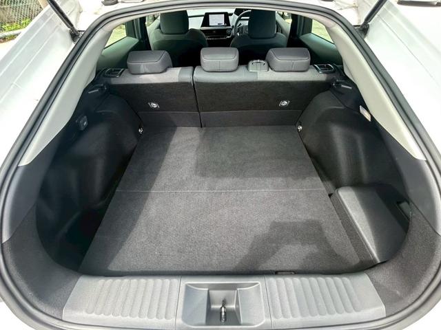 プリウス G 純正8型ディスプレイ 雹害 ナビ トヨタセーフティセンス レーダークルーズコントロール バックカメラ クリアランスソナー シートヒーター BSM PKSB ETC 純正19インチアルミホイール LED(30枚目)