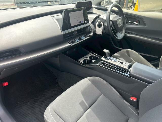 プリウス G 純正8型ディスプレイ 雹害 ナビ トヨタセーフティセンス レーダークルーズコントロール バックカメラ クリアランスソナー シートヒーター BSM PKSB ETC 純正19インチアルミホイール LED(32枚目)