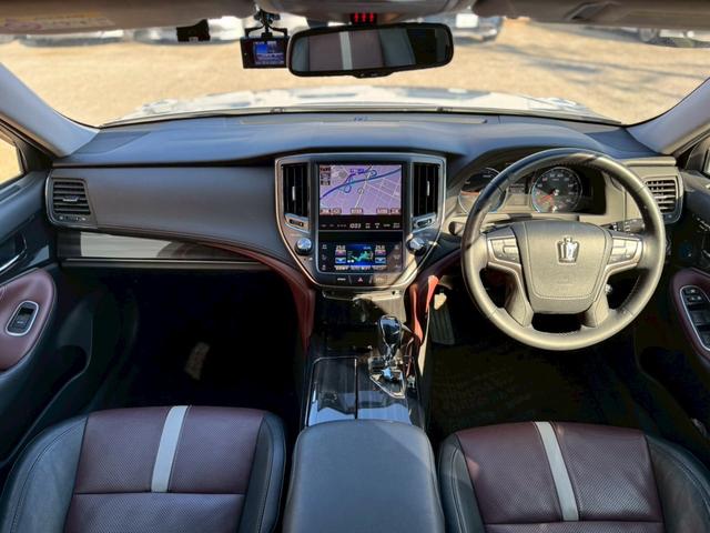 クラウンハイブリッド アスリートＳ　ブラックスタイル　革シート　純正フルセグナビ　前席シートＨ＆ベンチレーション　前席Ｐシート　前後ドラレコ　Ｂカメラ　ＨＩＤヘッドライト＆フォグ　ビルトインＥＴＣ　Ｂｌｕｅｔｏｏｔｈ接続　純正１８インチＡＷ　Ｃソナー（2枚目）