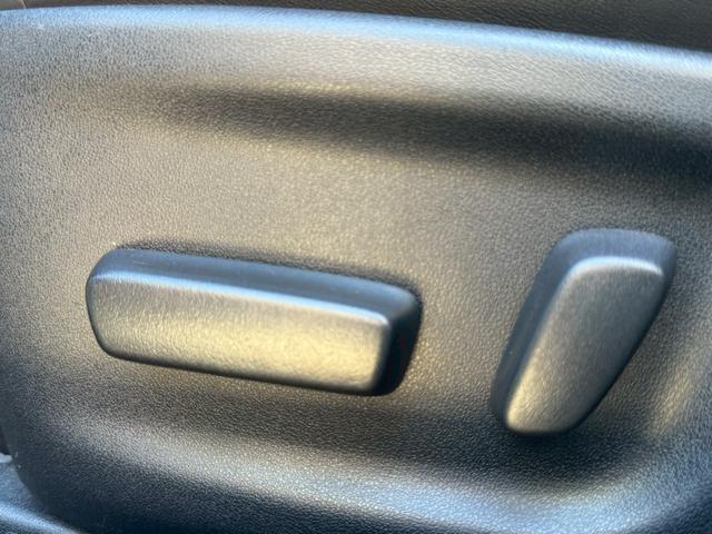 クラウンハイブリッド アスリートＳ　ブラックスタイル　革シート　純正フルセグナビ　前席シートＨ＆ベンチレーション　前席Ｐシート　前後ドラレコ　Ｂカメラ　ＨＩＤヘッドライト＆フォグ　ビルトインＥＴＣ　Ｂｌｕｅｔｏｏｔｈ接続　純正１８インチＡＷ　Ｃソナー（14枚目）