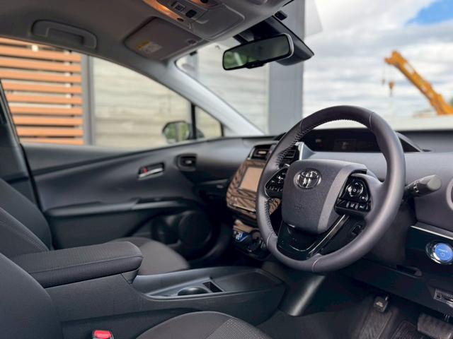 プリウス SセーフティプラスII モデリスタICONICフルエアロ LEDデイライト 純正フルセグTVナビ Bカメラ LEDヘッドライト&フォグ Cソナー BSM TSS レーダークルコン AC100V電源 ETC プッシュスタート(29枚目)