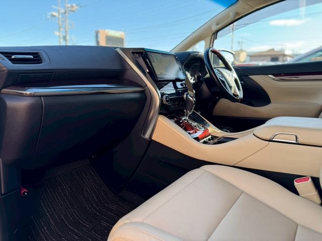 ヴェルファイア ３．５Ｖ　Ｌ　純正ナビ　白革シート　シートＨ　ステアリングＨ　Ｂカメラ　　パワーバックドア　純正１７インチＡＷ　ＬＥＤヘッドライト＆フォグ　フルセグＴＶ　ＢＴ　クリアランスソナー　ＥＴＣ２．０　ＰＣＳ　ＡＣ１００Ｖ（4枚目）