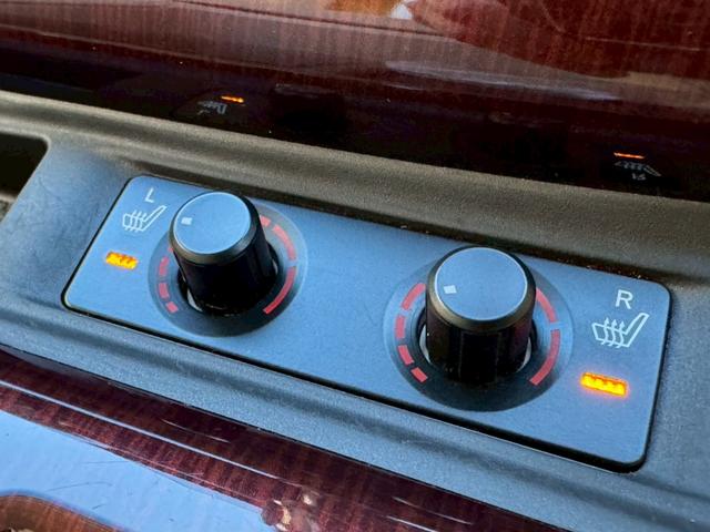 ヴェルファイア ３．５Ｖ　Ｌ　純正ナビ　白革シート　シートＨ　ステアリングＨ　Ｂカメラ　　パワーバックドア　純正１７インチＡＷ　ＬＥＤヘッドライト＆フォグ　フルセグＴＶ　ＢＴ　クリアランスソナー　ＥＴＣ２．０　ＰＣＳ　ＡＣ１００Ｖ（8枚目）