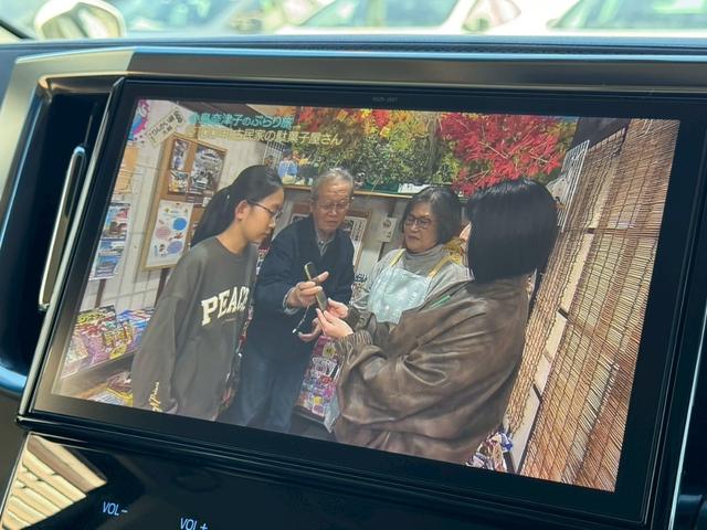 ヴェルファイア ３．５Ｖ　Ｌ　純正ナビ　白革シート　シートＨ　ステアリングＨ　Ｂカメラ　　パワーバックドア　純正１７インチＡＷ　ＬＥＤヘッドライト＆フォグ　フルセグＴＶ　ＢＴ　クリアランスソナー　ＥＴＣ２．０　ＰＣＳ　ＡＣ１００Ｖ（10枚目）