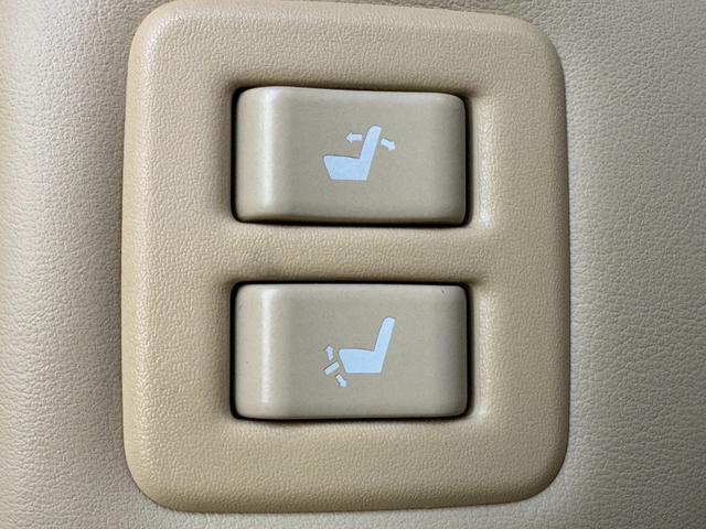 ヴェルファイア ３．５Ｖ　Ｌ　純正ナビ　白革シート　シートＨ　ステアリングＨ　Ｂカメラ　　パワーバックドア　純正１７インチＡＷ　ＬＥＤヘッドライト＆フォグ　フルセグＴＶ　ＢＴ　クリアランスソナー　ＥＴＣ２．０　ＰＣＳ　ＡＣ１００Ｖ（22枚目）