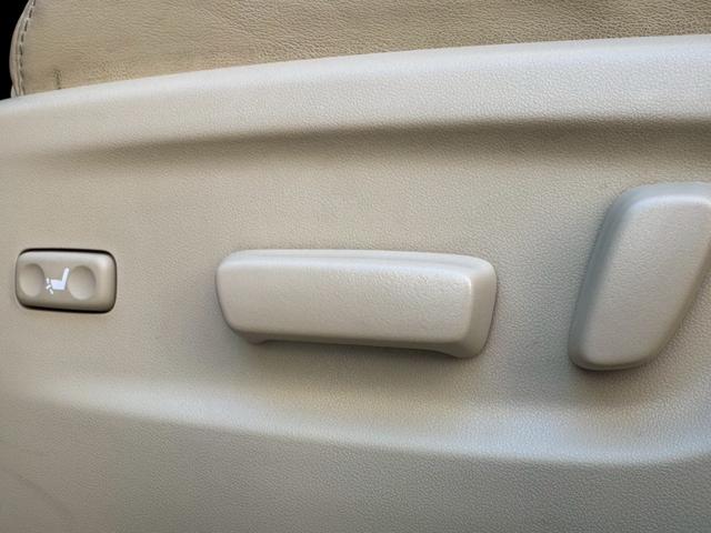 ヴェルファイア ３．５Ｖ　Ｌ　純正ナビ　白革シート　シートＨ　ステアリングＨ　Ｂカメラ　　パワーバックドア　純正１７インチＡＷ　ＬＥＤヘッドライト＆フォグ　フルセグＴＶ　ＢＴ　クリアランスソナー　ＥＴＣ２．０　ＰＣＳ　ＡＣ１００Ｖ（25枚目）