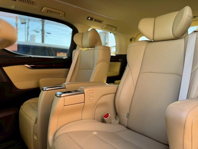 ヴェルファイア ３．５Ｖ　Ｌ　純正ナビ　白革シート　シートＨ　ステアリングＨ　Ｂカメラ　　パワーバックドア　純正１７インチＡＷ　ＬＥＤヘッドライト＆フォグ　フルセグＴＶ　ＢＴ　クリアランスソナー　ＥＴＣ２．０　ＰＣＳ　ＡＣ１００Ｖ（44枚目）