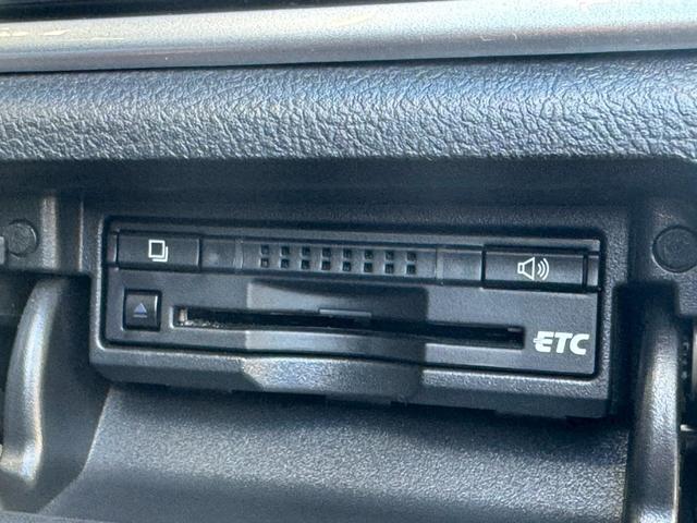 クラウンハイブリッド アスリートS ブラックスタイル サンルーフ シートヒーター&シートV Pシート フルセグTV 純正18インチアルミホイール ドラレコ 純正ナビ Bカメラ Bluetooth接続 USB接続 ビルトインETC イージークローザー(22枚目)