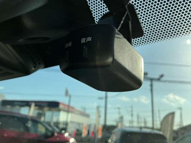 ノート １．２　ｅ－ＰＯＷＥＲ　Ｘ　Ｖセレクション　純正ナビ＆３６０度カメラ　運転席助手席エアバック　エアバッグ　衝突被害軽減装置　イモビライザー　パワーウインドウ　レーンアシスト　アルミホイール　フルオートエアコン　Ｂカメラ　アイドリングストップ　メモリーナビ　ＡＢＳ（10枚目）