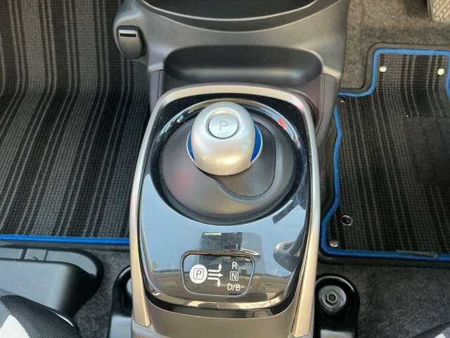 ノート １．２　ｅ－ＰＯＷＥＲ　Ｘ　Ｖセレクション　純正ナビ＆３６０度カメラ　運転席助手席エアバック　エアバッグ　衝突被害軽減装置　イモビライザー　パワーウインドウ　レーンアシスト　アルミホイール　フルオートエアコン　Ｂカメラ　アイドリングストップ　メモリーナビ　ＡＢＳ（12枚目）