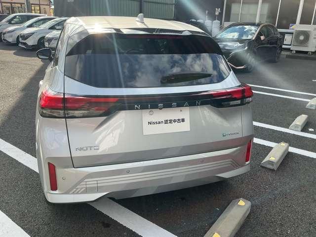 ノート １．２　Ｘ　純正ナビ＆バックカメラ　リアカメラ　衝突被害軽減ブレ－キ　レーンアシスト　アイドリングストップ　盗難防止システム　ワンセグＴＶ　ＴＶナビ　サイドカーテンエアバック　メモリーナビ　パワーウィンドウ　オートエアコン　キーレス（2枚目）