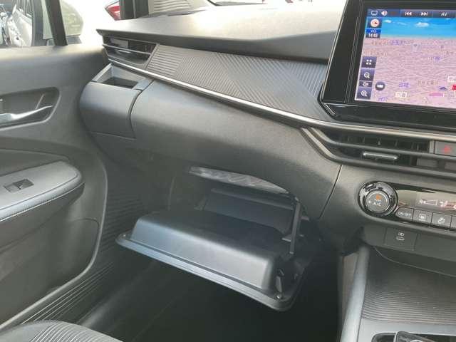 ノート １．２　Ｘ　純正ナビ＆バックカメラ　リアカメラ　衝突被害軽減ブレ－キ　レーンアシスト　アイドリングストップ　盗難防止システム　ワンセグＴＶ　ＴＶナビ　サイドカーテンエアバック　メモリーナビ　パワーウィンドウ　オートエアコン　キーレス（17枚目）