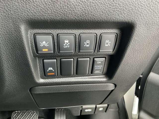 エルグランド 2.5 250ハイウェイスターS 純正ナビ&後席モニター&バックカメラ アルミホイル ドライブレコーダ クルコン Bカメラ サイドカーテンエアバック 盗難防止 メモリーナビ ETC エアコン ナビTV 寒冷地仕様 ABS パワステ エアバッグ パワーウインドウ キーレス(10枚目)