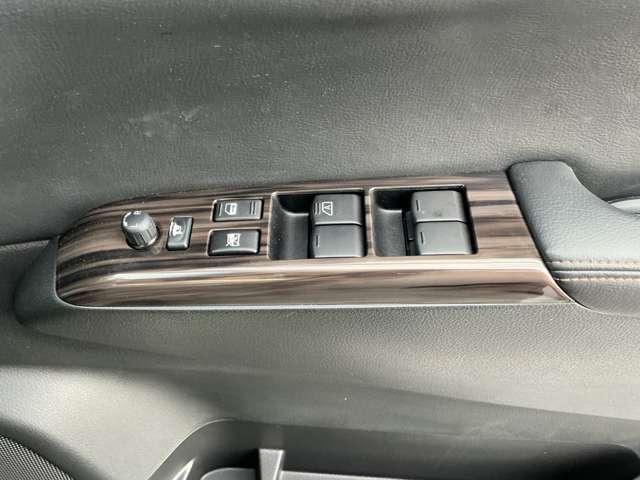 エルグランド 2.5 250ハイウェイスターS 純正ナビ&後席モニター&バックカメラ アルミホイル ドライブレコーダ クルコン Bカメラ サイドカーテンエアバック 盗難防止 メモリーナビ ETC エアコン ナビTV 寒冷地仕様 ABS パワステ エアバッグ パワーウインドウ キーレス(11枚目)