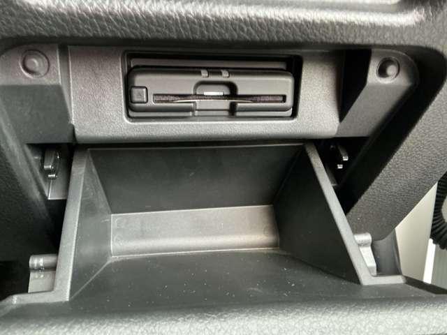 エルグランド 2.5 250ハイウェイスターS 純正ナビ&後席モニター&バックカメラ アルミホイル ドライブレコーダ クルコン Bカメラ サイドカーテンエアバック 盗難防止 メモリーナビ ETC エアコン ナビTV 寒冷地仕様 ABS パワステ エアバッグ パワーウインドウ キーレス(12枚目)