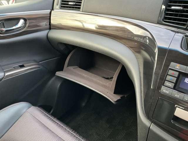 エルグランド 2.5 250ハイウェイスターS 純正ナビ&後席モニター&バックカメラ アルミホイル ドライブレコーダ クルコン Bカメラ サイドカーテンエアバック 盗難防止 メモリーナビ ETC エアコン ナビTV 寒冷地仕様 ABS パワステ エアバッグ パワーウインドウ キーレス(20枚目)